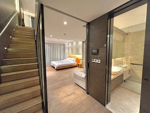 Luxury Apartment, Canal View | Soundproofing, free WiFi