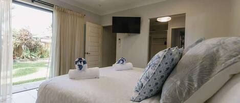 3 bedrooms, iron/ironing board, travel crib, WiFi