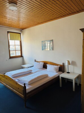 Basic-Doppel- oder -Zweibettzimmer