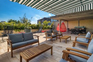 Outdoor dining - Bright Condesa Exclusive - Modern 2BR in Condesa (Mexico City)