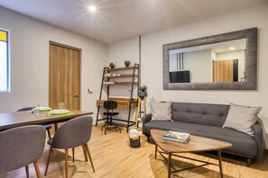 TV, offices - Bright Condesa Exclusive - Modern 2BR in Condesa (Mexico City)