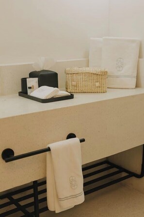 Shower, hair dryer - Casa Ofelia - Bright Studio in Polanco (Mexico City)