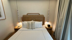Iron/ironing board, Internet, bed sheets
