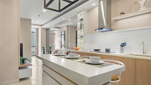 อพาร์ทเมนท์, 2 ห้องนอน, ระเบียง, วิวเมือง | ห้องรับประทานอาหาร