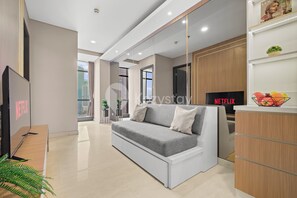 Apartment, 2 Schlafzimmer, Balkon, Stadtblick | Wohnbereich