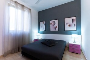 3 Schlafzimmer, Schreibtisch, Bügeleisen/Bügelbrett, WLAN