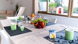 A dining table with a fruit bowl, coffee maker, and various cups and containers. - Panoramic Villa with Infinity Pool – Relax and Comfort in Sicily (Sicilia)