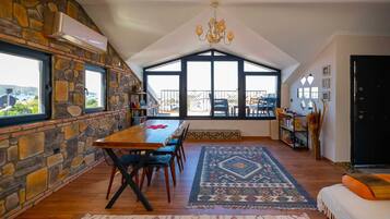 Deluxe Loft, Sea View | Living area | Printers