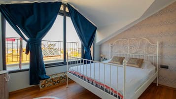 2 bedrooms, Frette Italian sheets, premium bedding, down duvets