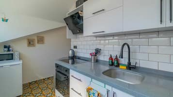 Deluxe Loft, Sea View | Private kitchen | Fridge, microwave, oven, stovetop