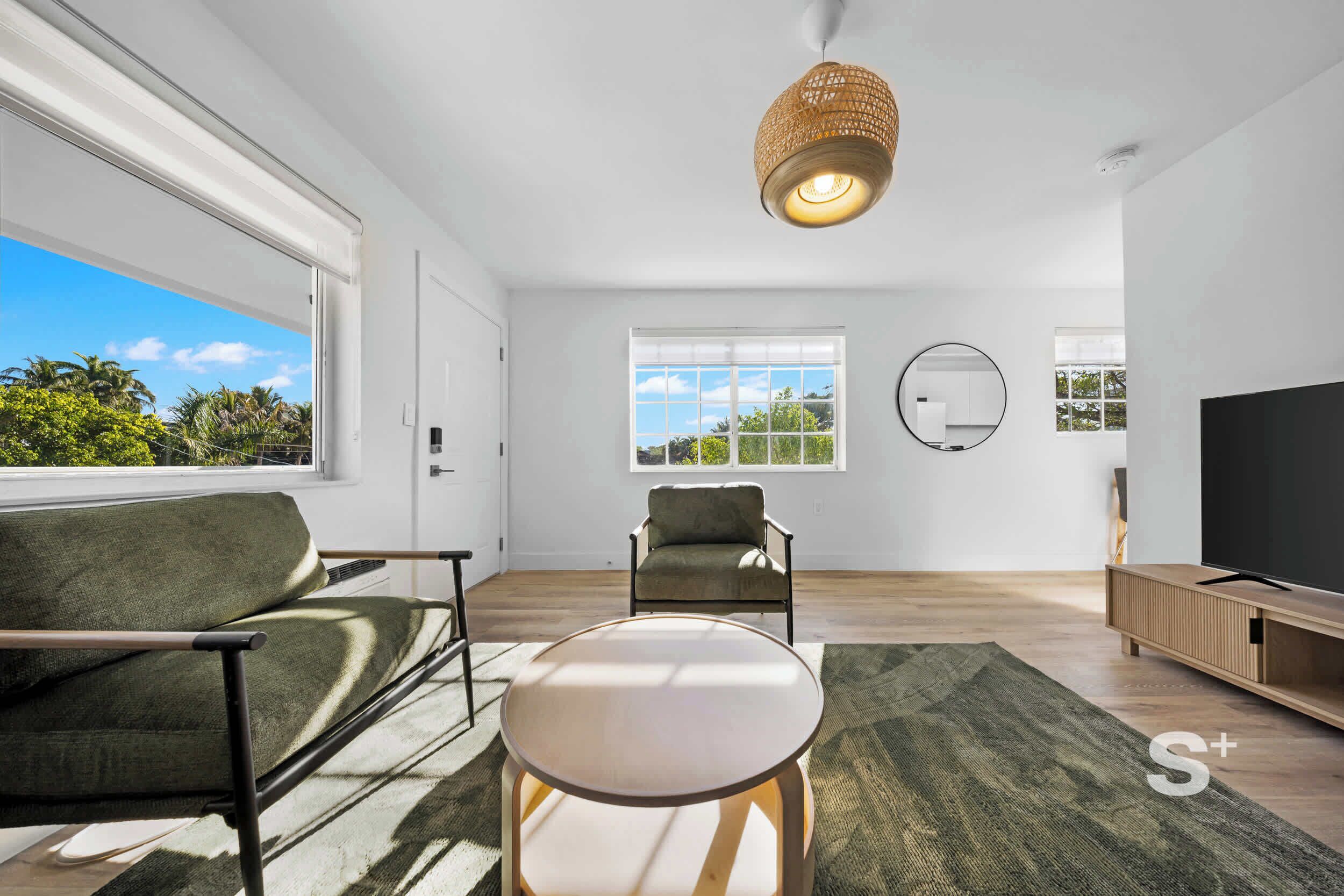 Televisión y oficina 