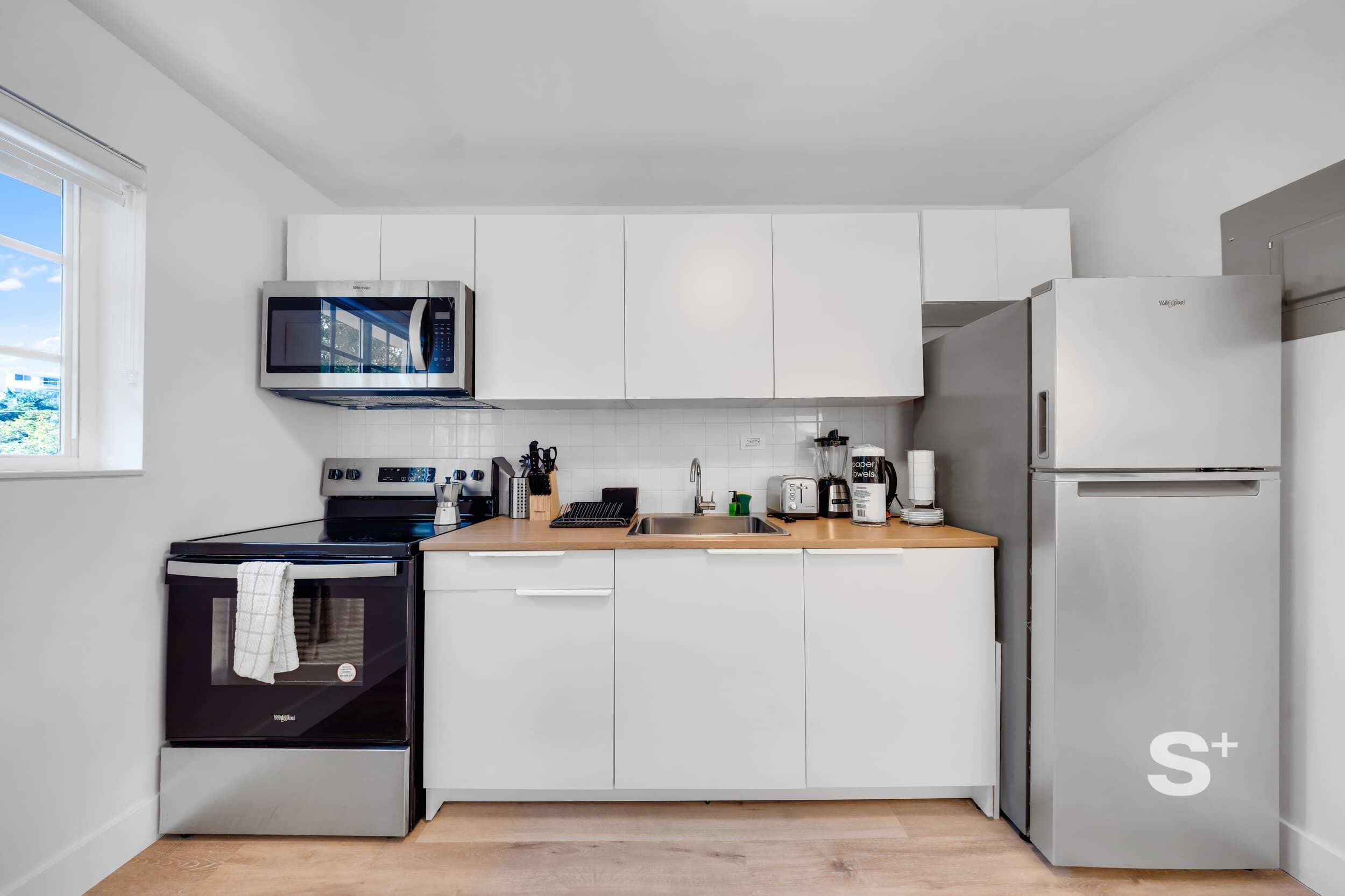 Fridge, microwave, stovetop, dishwasher