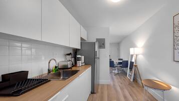 KylskÄp, mikrovÄgsugn, spishÀll och diskmaskin