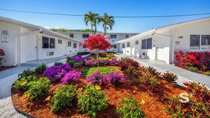 Property grounds - Stylish 1-BD Apt  | Gym, BBQ, Free Parking (Miami)