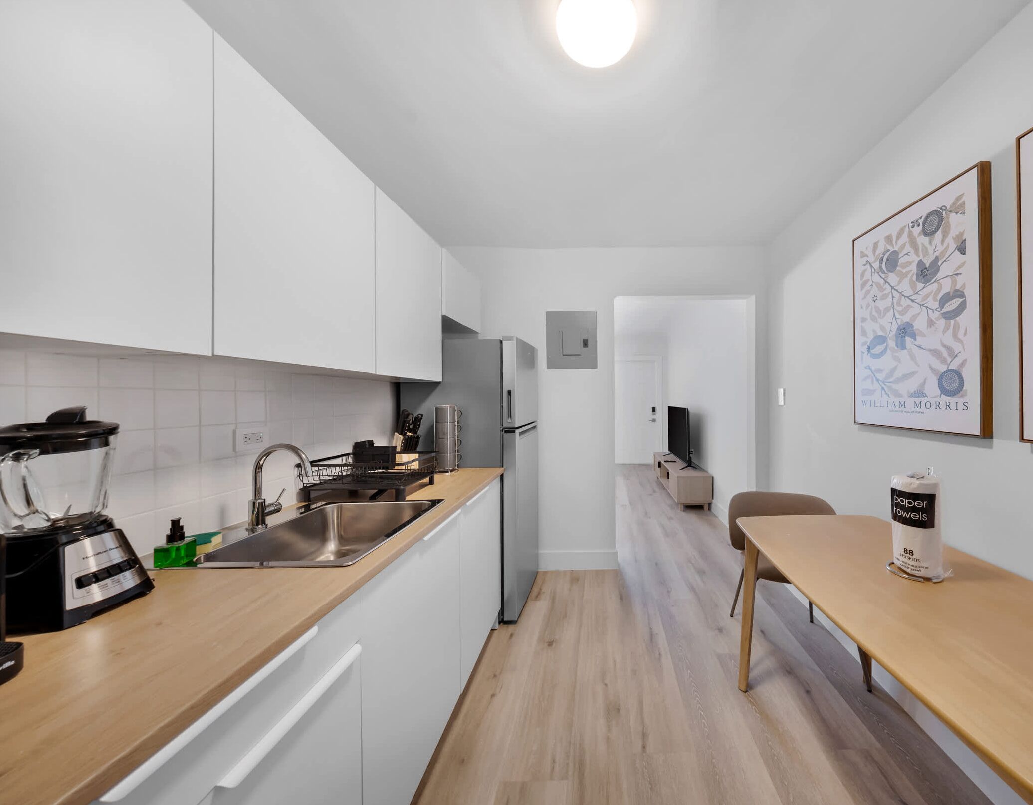 Réfrigérateur, micro-ondes, plaque de cuisson, lave-vaisselle