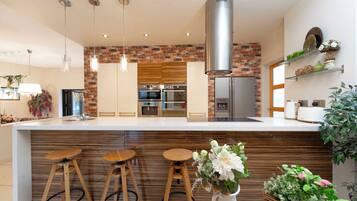 Lave-vaisselle, bouilloire électrique, grille-pain