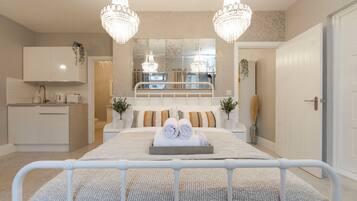 7 makuuhuonetta, yksilöllisesti sisustettu, yksilöllisesti kalustettu