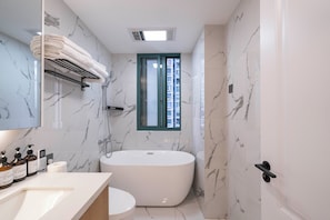 Bathroom - Zhome-Riverside Garden 2-Near the Bund (Shanghai)