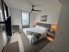 2 bedrooms, WiFi, bed sheets - 2-bedroom condo in amazing Miami with fitness room, AC, WiFi, heated pool (Miami)