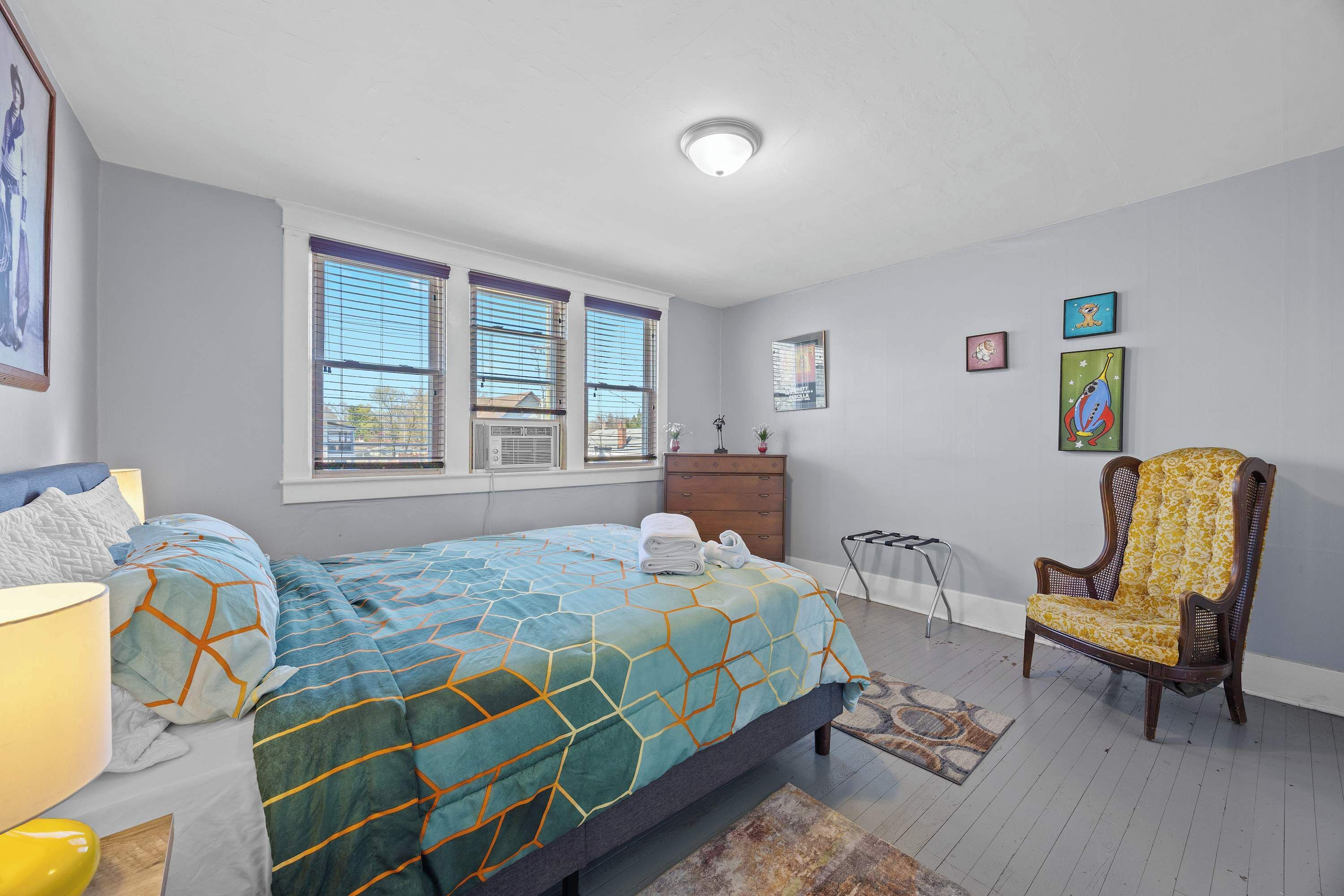 3 bedrooms, iron/ironing board, WiFi, bed sheets