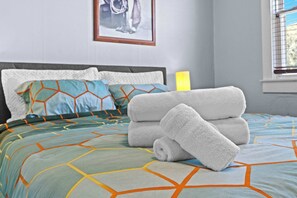 3 habitaciones, tabla de planchar con plancha, wifi y ropa de cama 