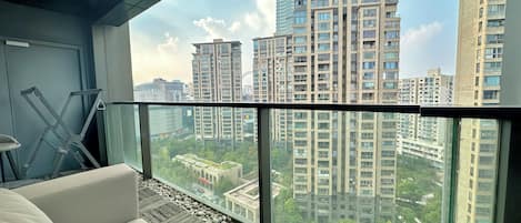 Apartemen Superior, Beberapa Tempat Tidur, Hewan Peliharaan Diizinkan, pemandangan kota | Pemandangan balkon