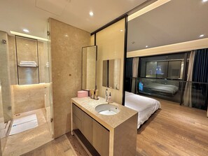 3 habitaciones, cunas gratuitas, wifi gratis y ropa de cama 
