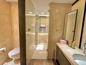A modern bathroom with a glass-enclosed shower, a vanity with a pink soap dish, and a large mirror. - ZHome-Suhe Luxury Mansion-Near the Bund (Shanghai)
