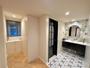 Apartment, City View | Bathroom