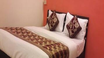 Deluxe Room, City View | Desk, free WiFi