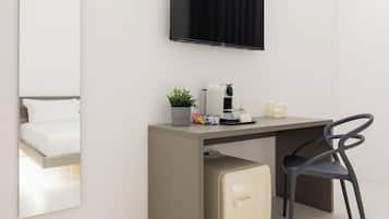 Luxury Triple Room, Private Bathroom, City View
