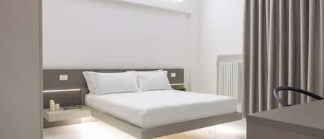 Luxury-Zimmer, 1 King-Bett, eigenes Bad, Stadtblick | Zimmersafe, Schreibtisch, laptopgeeigneter Arbeitsplatz