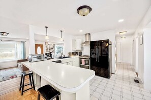 Fridge, microwave, oven, stovetop - Huge Fenced Yard and Family Friendly Home (Coeur d'Alene)