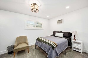 3 bedrooms, iron/ironing board, WiFi, bed sheets - Huge Fenced Yard and Family Friendly Home (Coeur d'Alene)