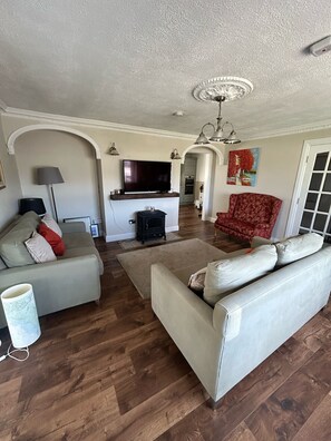 Smart TV, computer monitors - Cosy summer rental between Terryglass & Ballinderry (Nenagh)