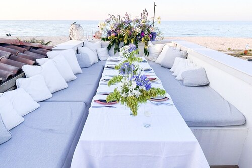 Elegante Villa am Meer mit Jacuzzi, Garten und Panoramaterrasse.