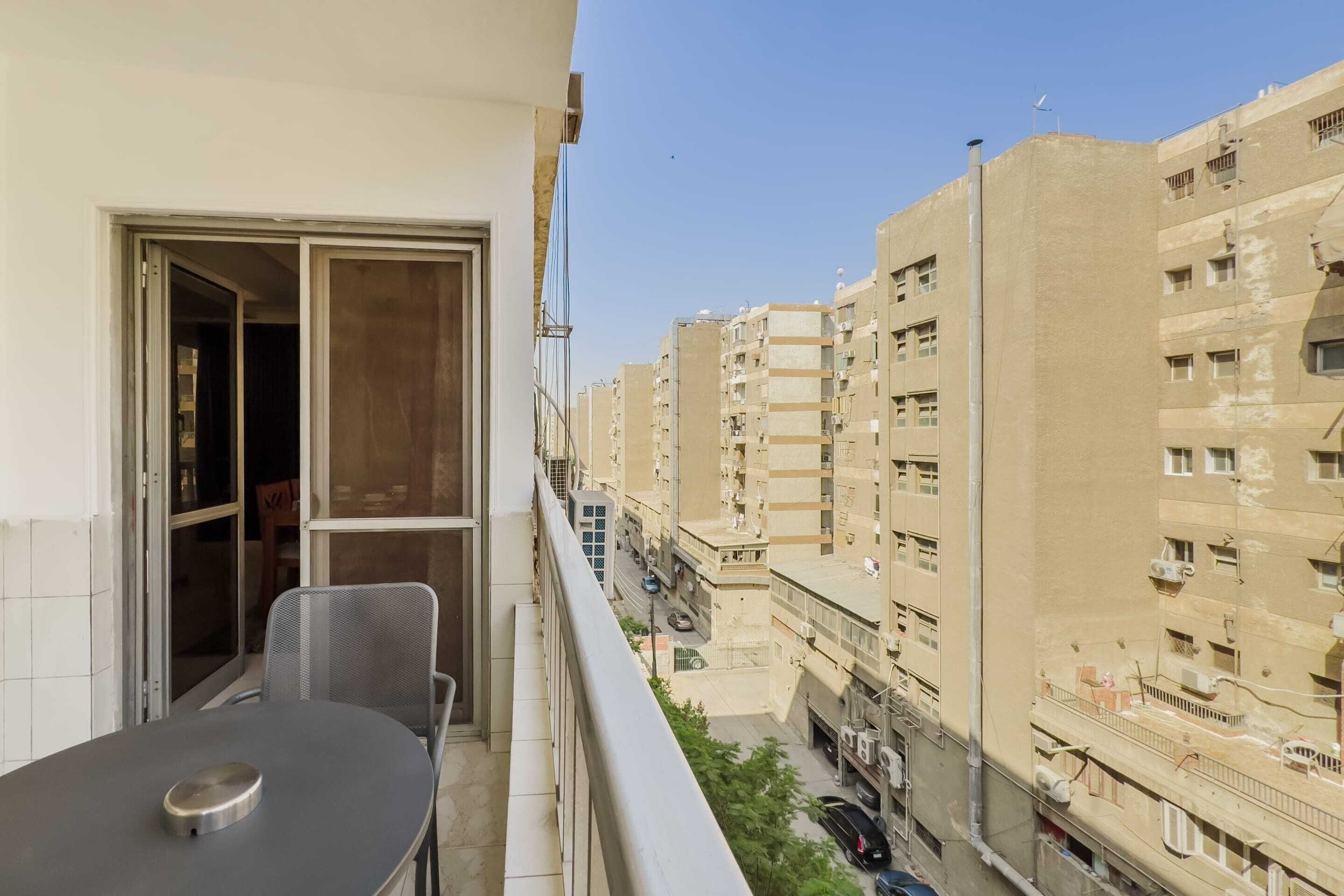 Basic Apartment | Outdoor dining