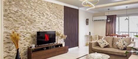 55-Zoll-Smart-TV mit Satellitenempfang