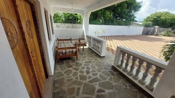 Departamento clásico, balcón, vista a la alberca | Vista del balcón
