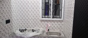 Shower, towels, soap, toilet paper - Luxury Self Contain Service Apartments In Uyo (Uyo)