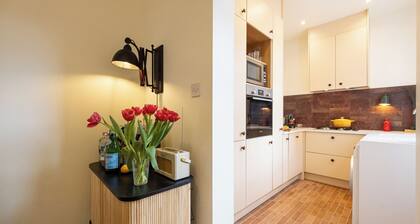 Modern vintage, pet-friendly 2-bedroom house in Stockport