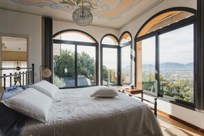 5 bedrooms, iron/ironing board, travel crib, free WiFi