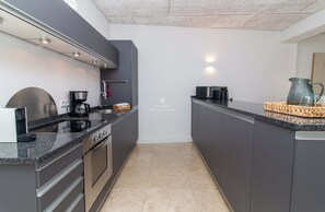 Microwave, dishwasher, coffee/tea maker, cookware/dishes/utensils