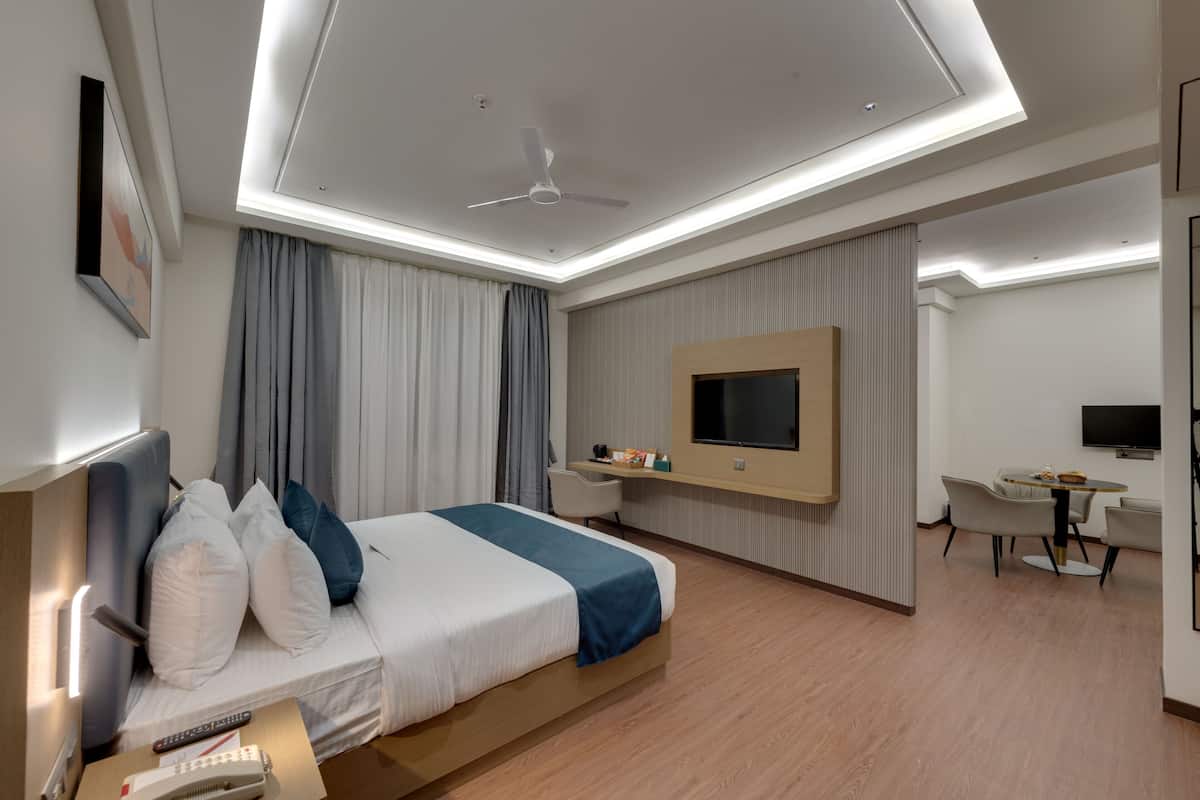 Superior Suite | 1 bedroom, desk, free WiFi