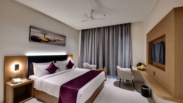 Executive Double Room | Desk, soundproofing, free WiFi