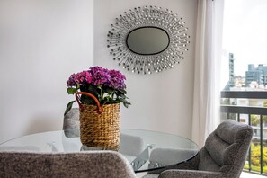 Apartment, 2 Bedrooms, Balcony, Ocean View | Interior