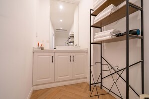 Cabin | Bathroom | Slippers