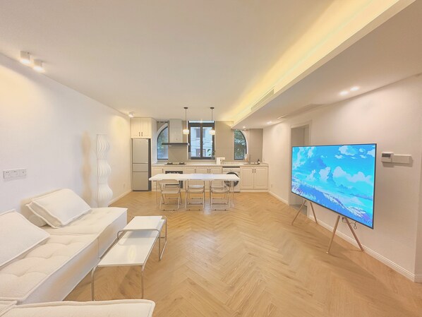 Cabin | Living area | TV