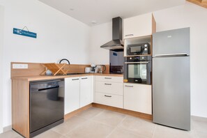 冷蔵庫、電子レンジ、オーブン、食器洗い機