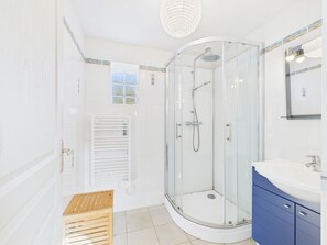 Shower, hair dryer - House for 6 by the sea - Garden and swimming pool (Pléneuf-Val-André)